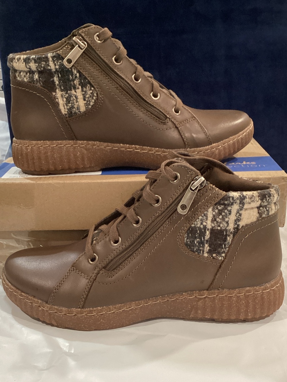 Clarks Women’s Mushroom Leather High Top Sneaker Booties Size 7.5 M NIB